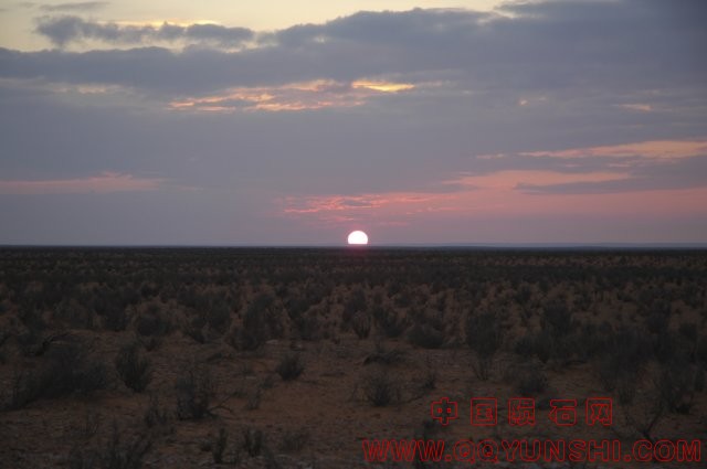91夕阳中的管道.jpg