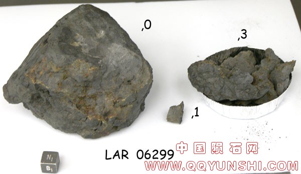 lar06299,0post.jpg