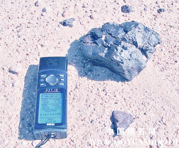 Weathered_desert_meteorite_597.jpg
