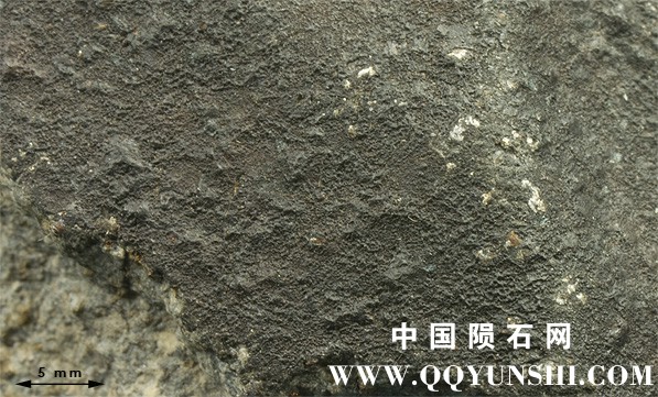 Fusion crust meteorite 005 Chergach.jpg