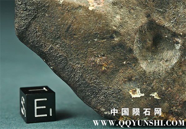 Fusion crust meteorite 016 Noktat Addagmar.jpg