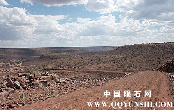 Gibeon_meteorite_Hardap_District_Road 1089_597.jpg