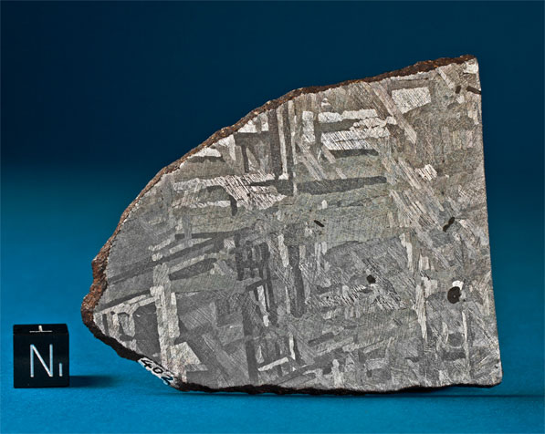 Henbury_Eisenmeteorit_Widmannstaettensche_Muster.jpg