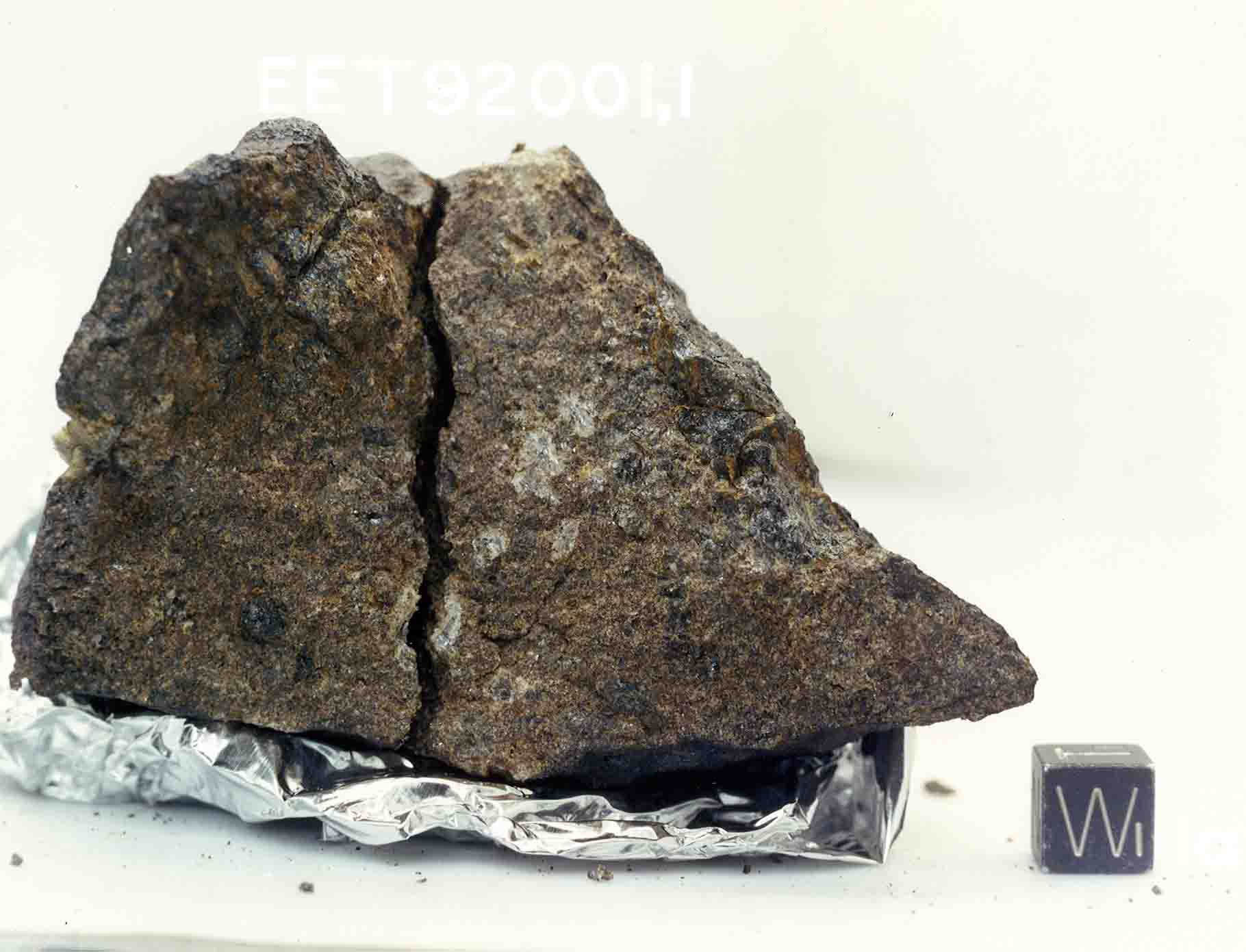 EET92001H.jpg