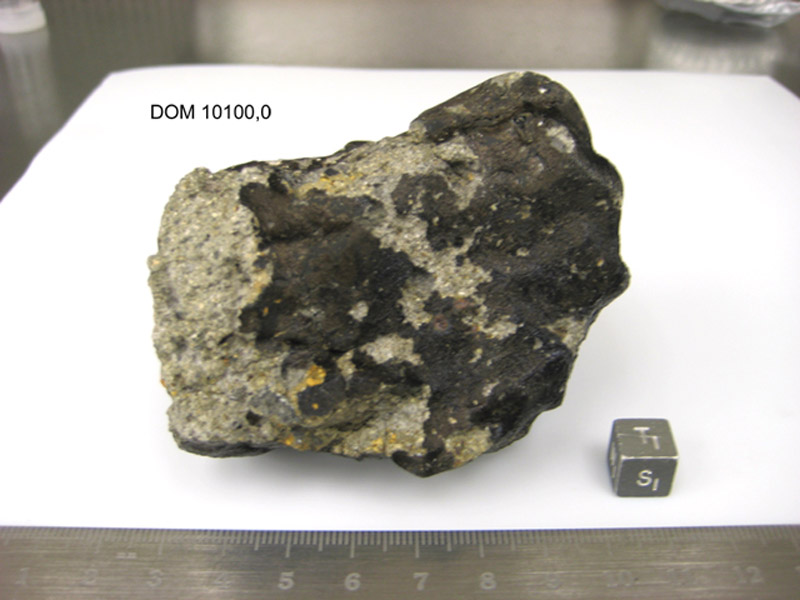 dom10100,0s.jpg