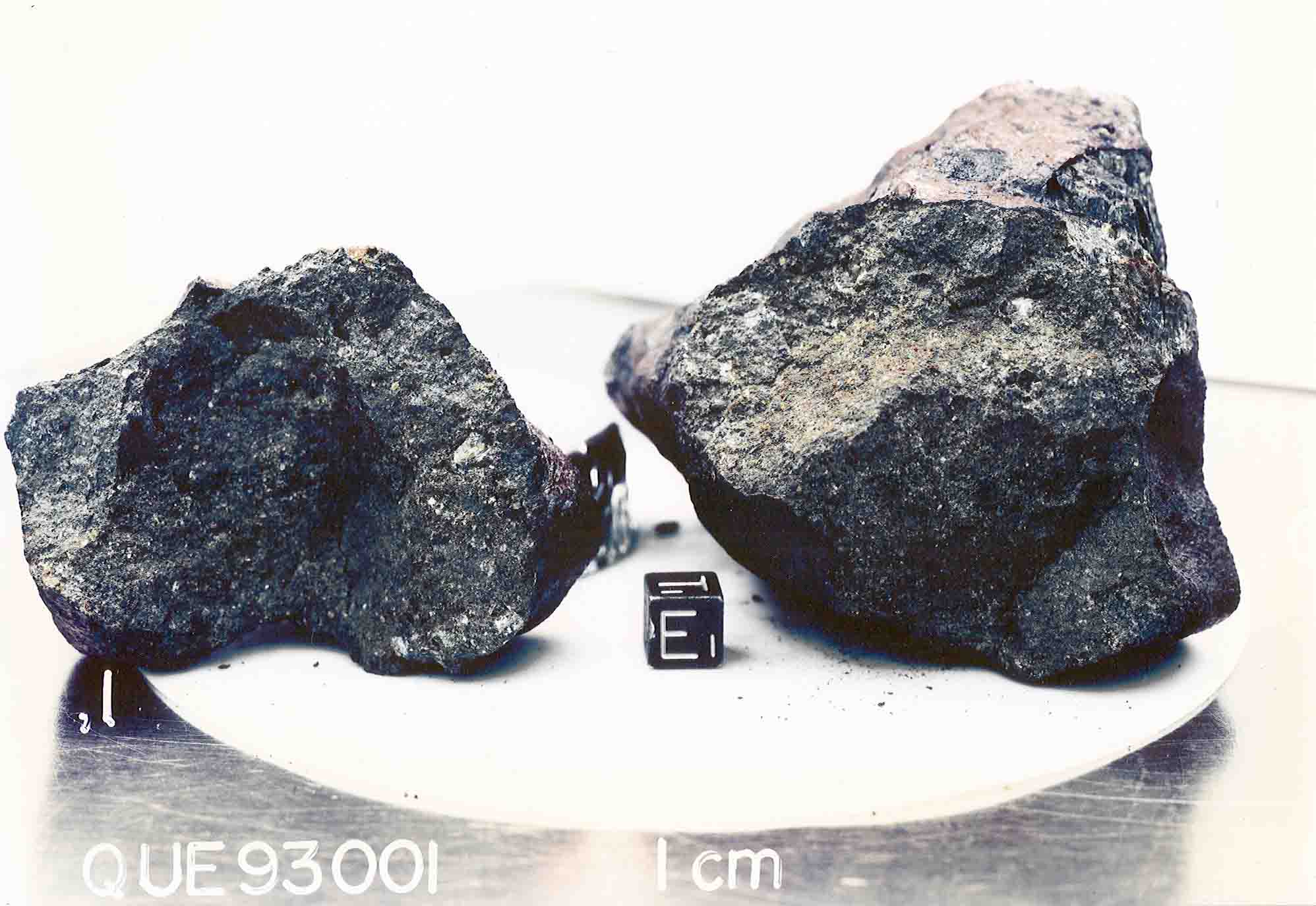 QUE93001E.jpg