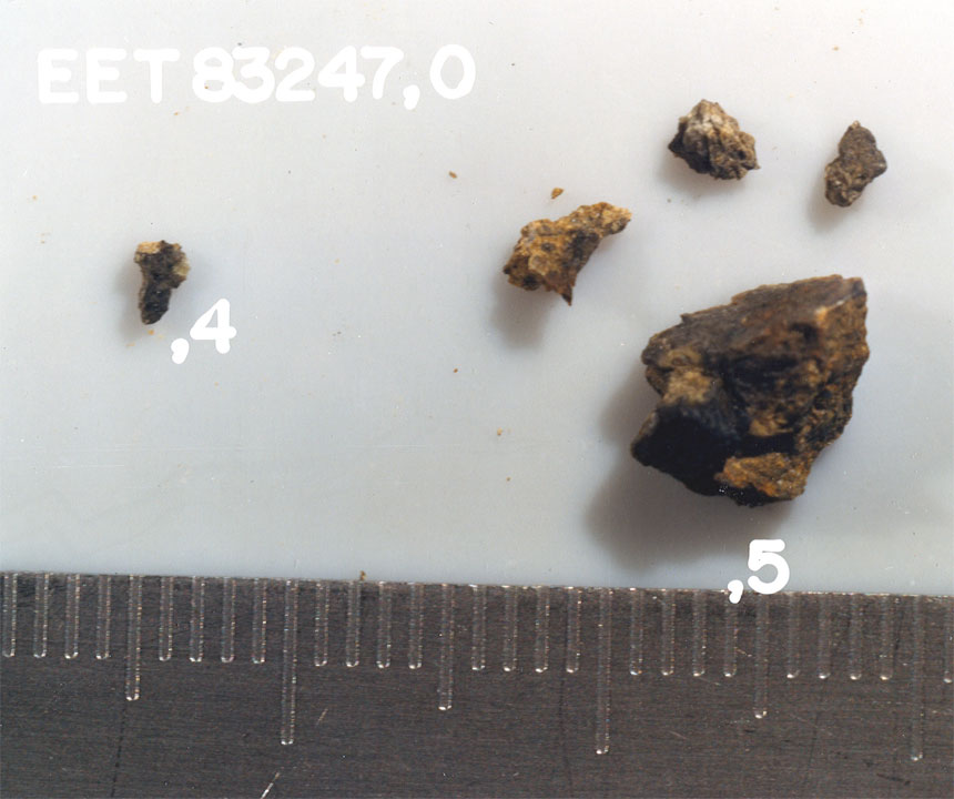 EET83247G.jpg