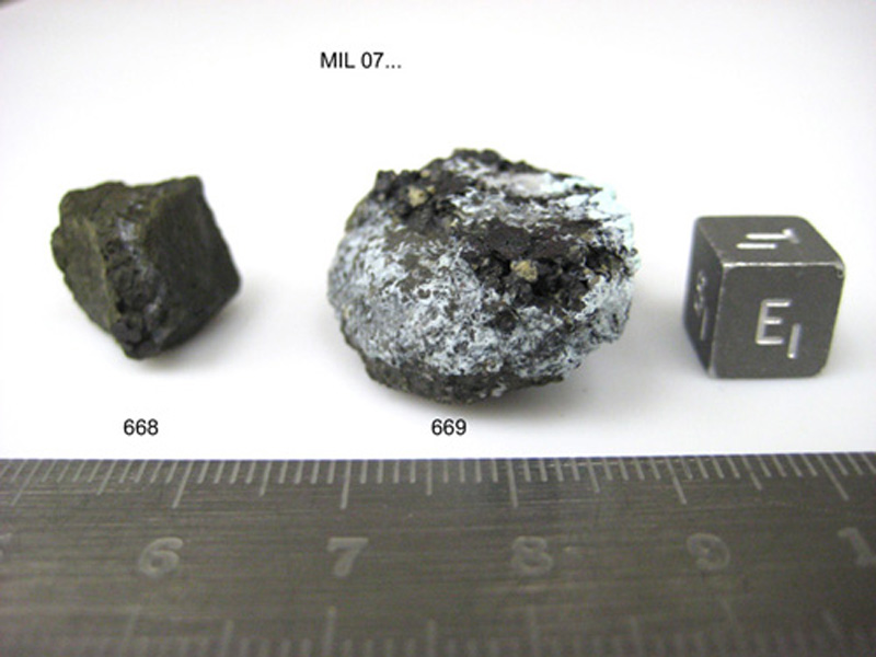 mil07668,669e.jpg