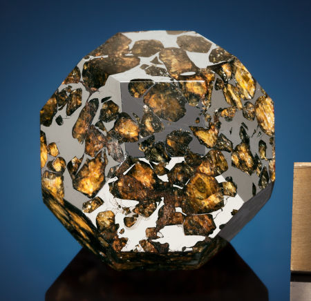 (43 x 43 x 43 mm), weighs 227.5 gm.jpg