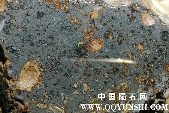 擦窗看到石头的内部结构
