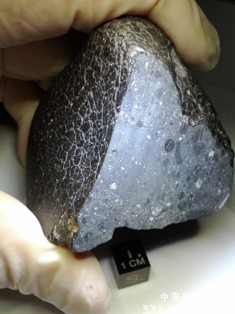 NWA 7034“黑美人”独特的火星陨石.jpg