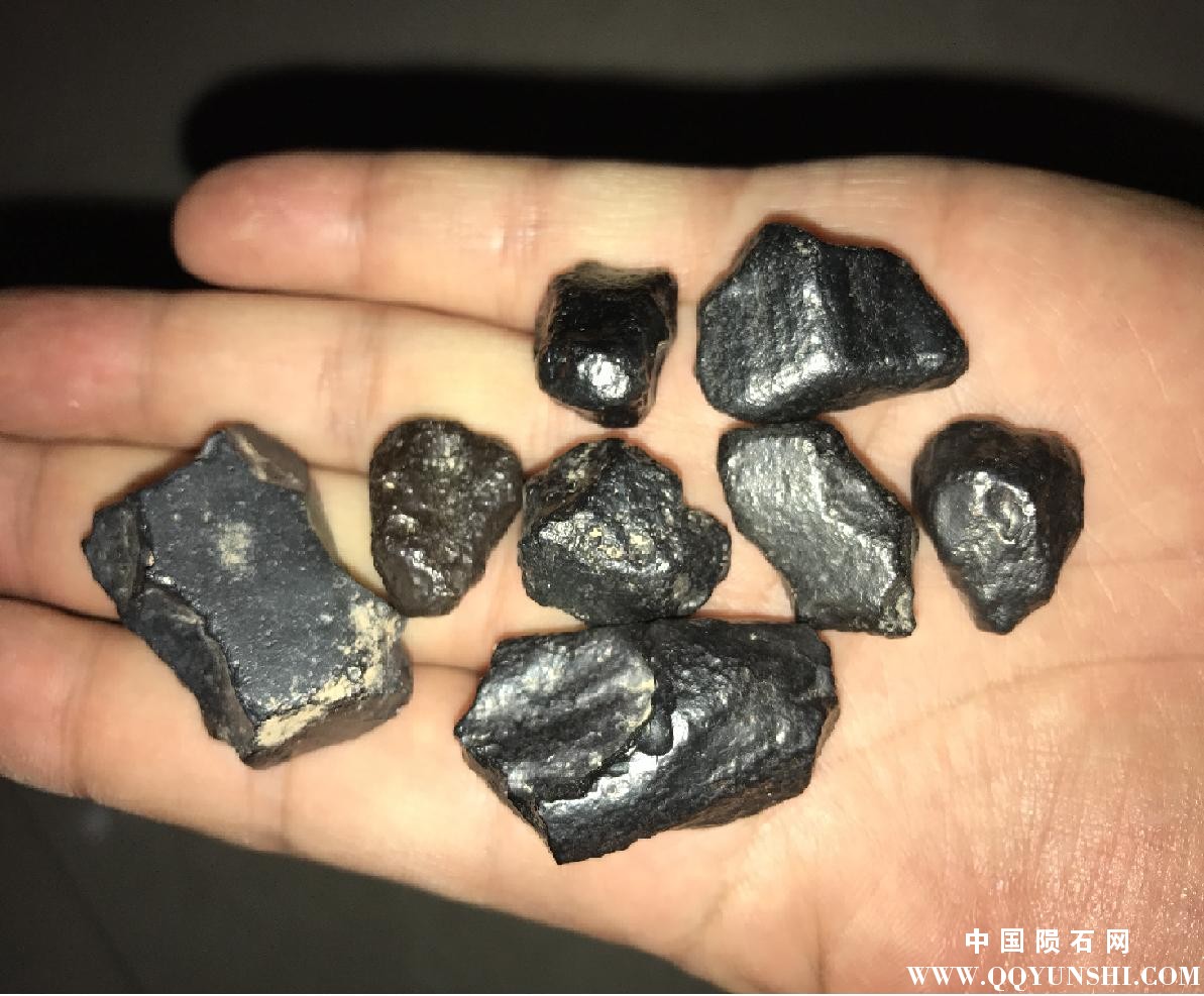 黑色碎片