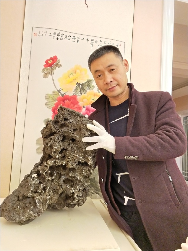与石合影，可比对大小