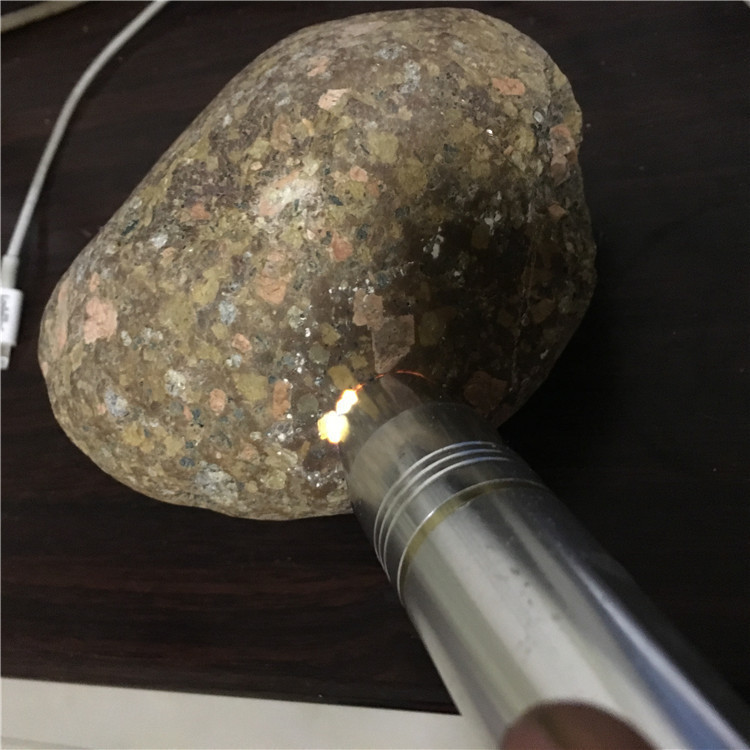 玻璃透明体