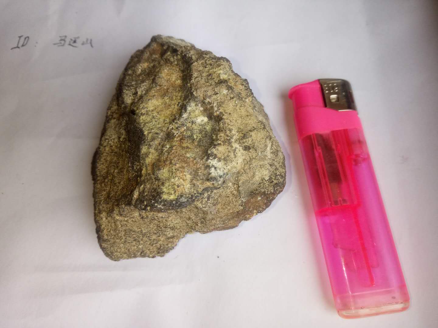 拿着比铁矿石重